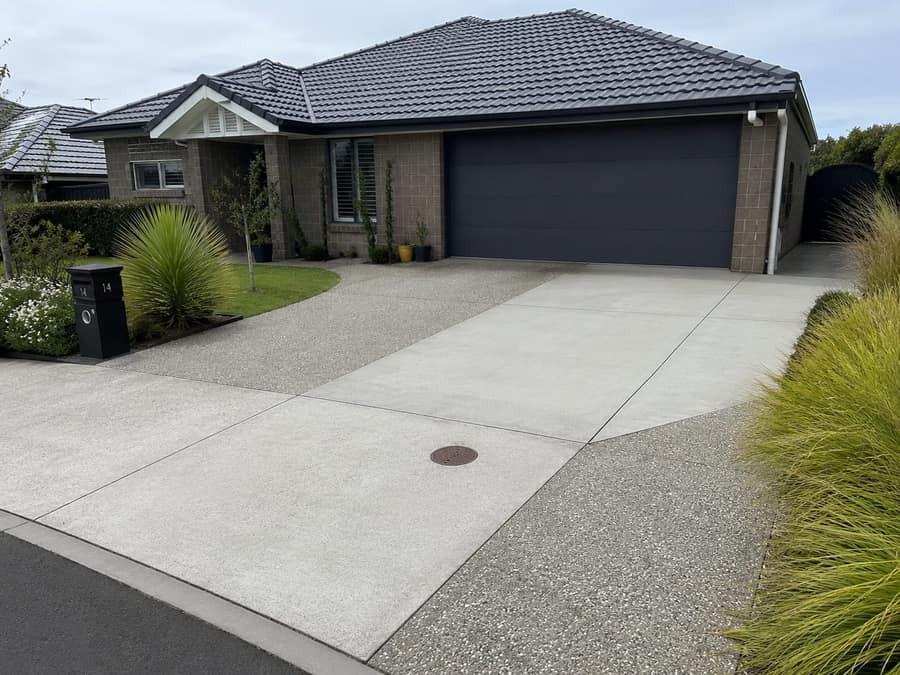 Plain and aggregate combination driveway Pittsburgh