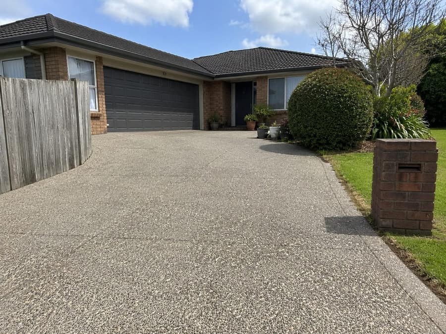 River pebble aggregate concrete driveway Pittsburgh